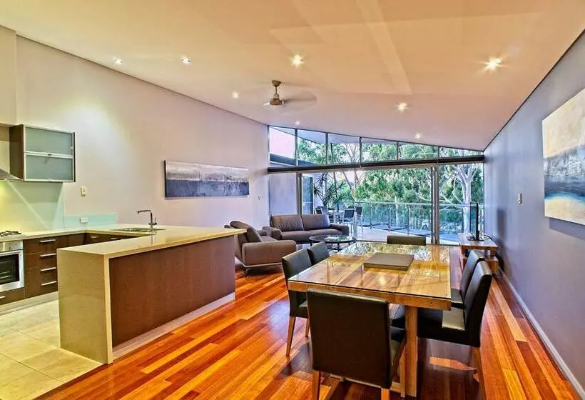２ベッドルームアパートメント, Central Avenue Apartments