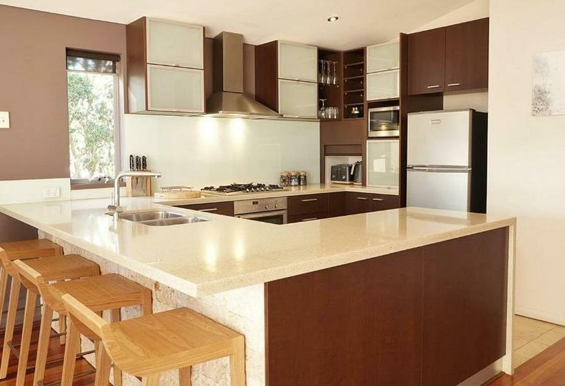 شقة غرفتين, Central Avenue Apartments