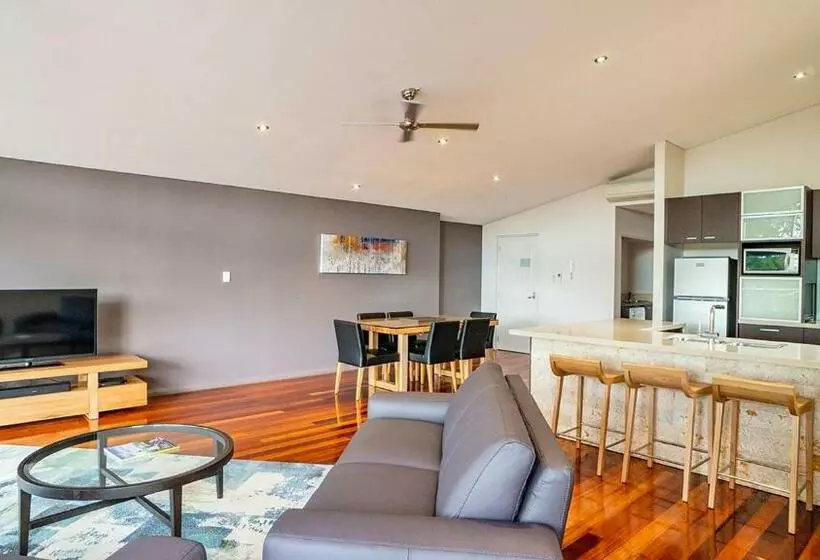 ２ベッドルームアパートメント, Central Avenue Apartments