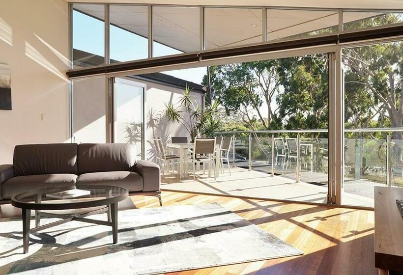 شقة غرفتين, Central Avenue Apartments