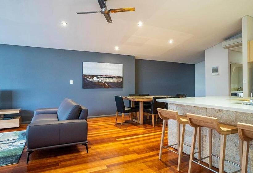 شقة غرفتين, Central Avenue Apartments