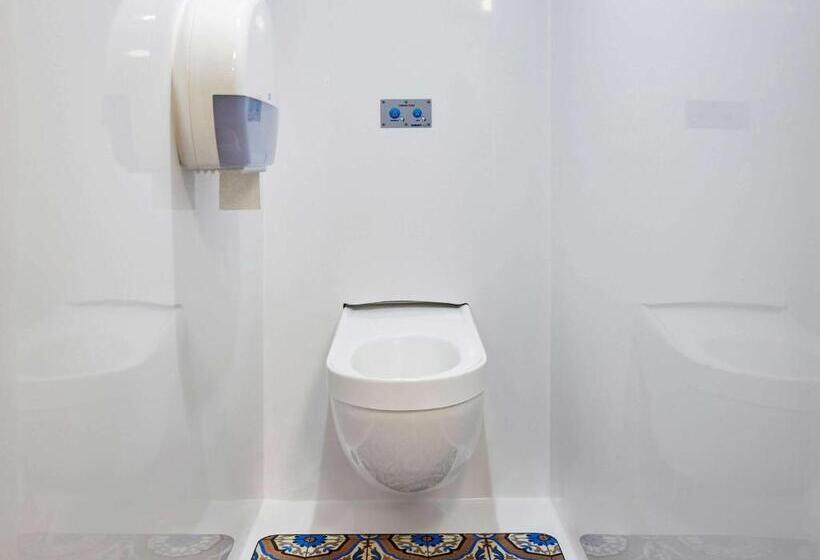 اتاق استاندارد, F1 Nimes Ouest