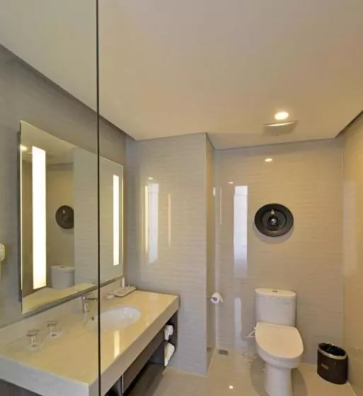 اتاق لوکس, Lombok Astoria