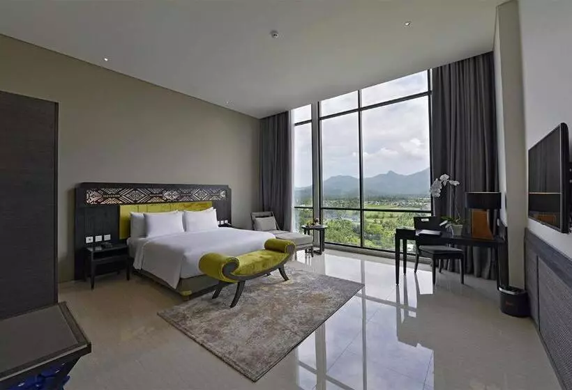 سوییت جونیور, Lombok Astoria