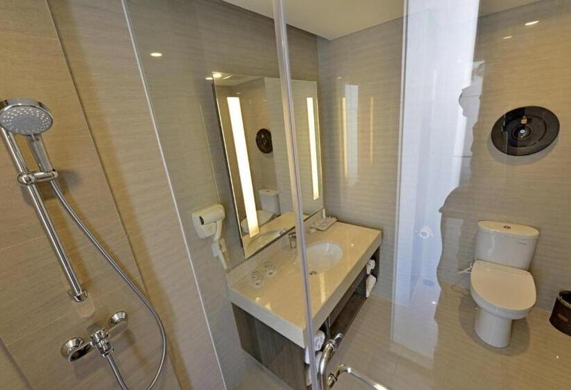 标准工作室, Lombok Astoria