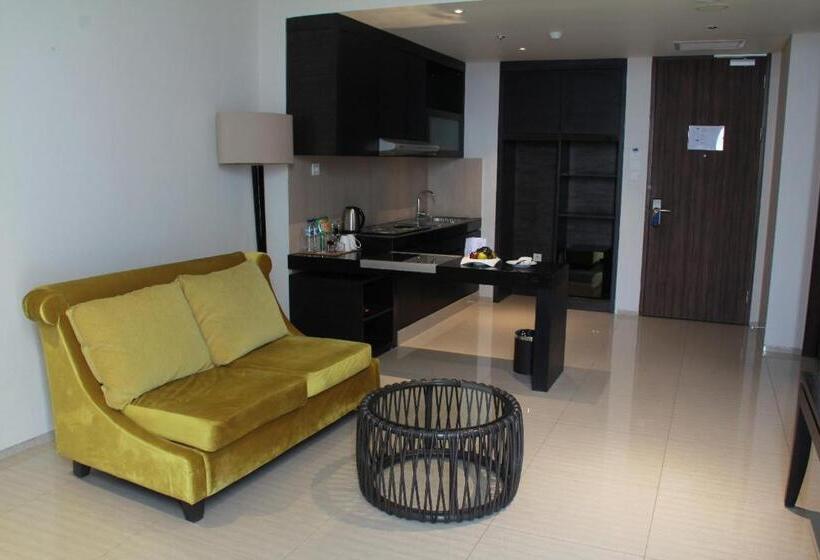 标准工作室, Lombok Astoria