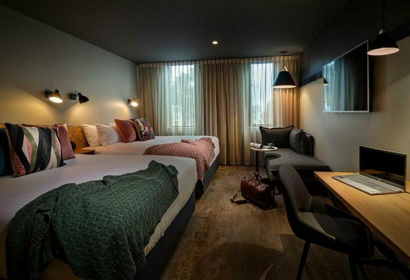 Cameră Deluxe, Marion