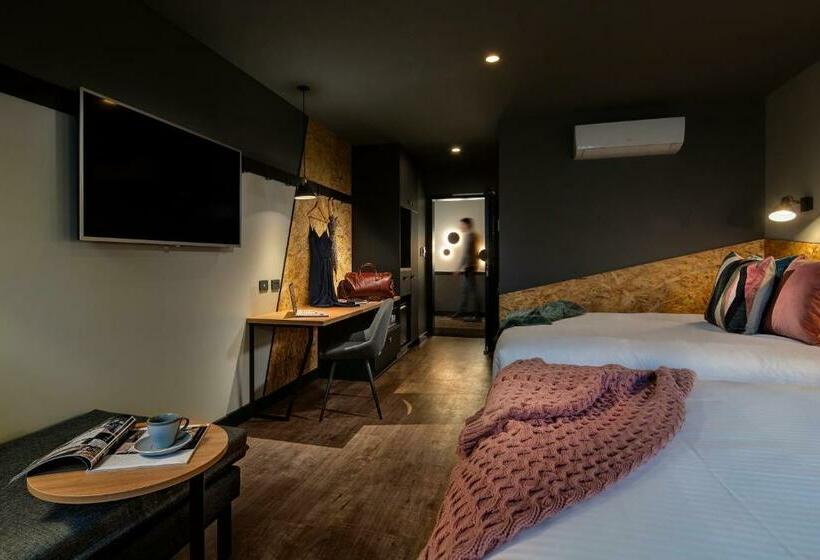 Cameră Deluxe, Marion