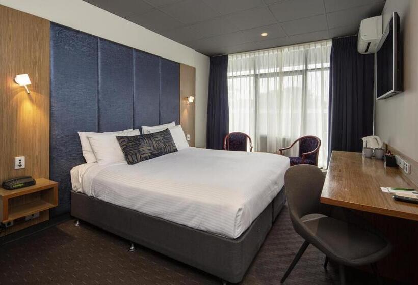 Cameră Economică, Marion