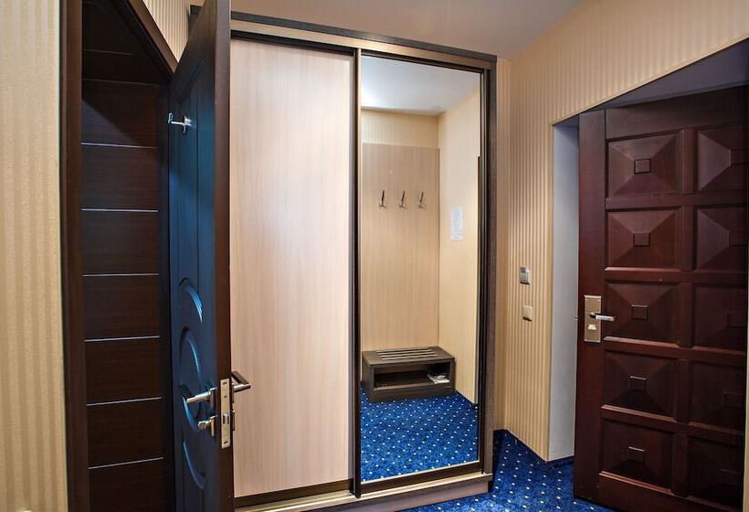 수피리어 룸, Metropol