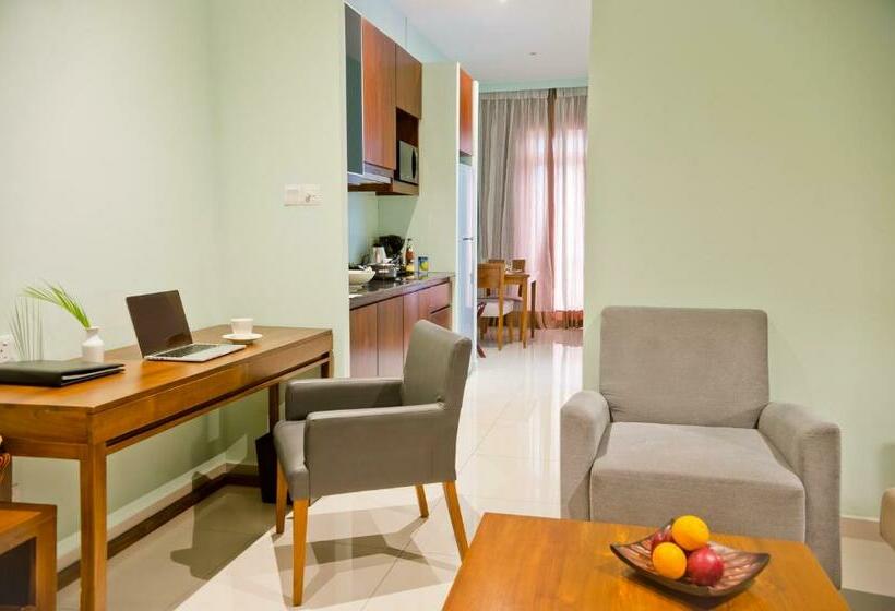 Люкс Повышенной Комфортности, Ocean Edge Suites & Hotel Colombo