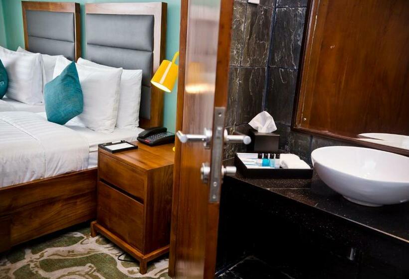 Люкс Повышенной Комфортности, Ocean Edge Suites & Hotel Colombo