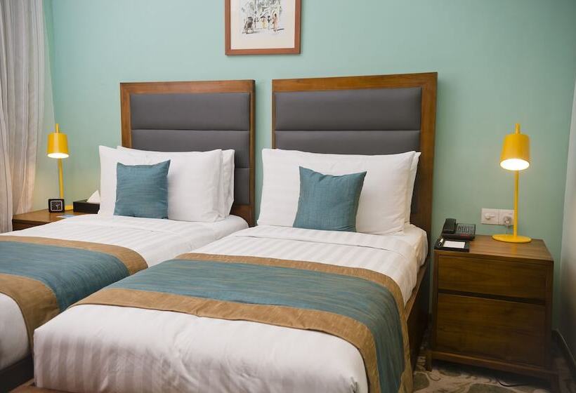 Люкс Повышенной Комфортности, Ocean Edge Suites & Hotel Colombo