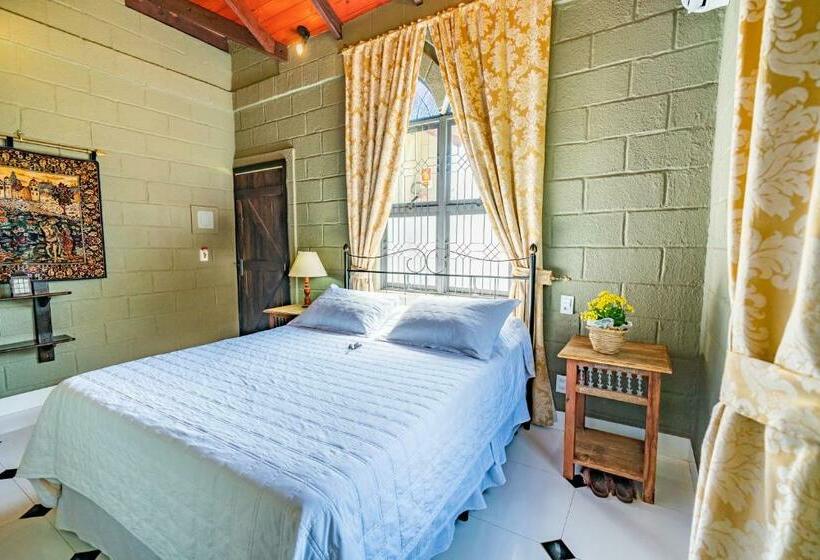 디럭스 룸, Pousada Camelot Inn