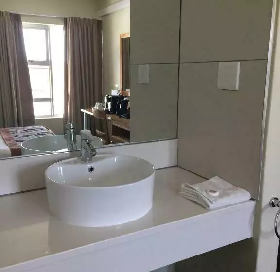 اتاق استاندارد, River City Inn