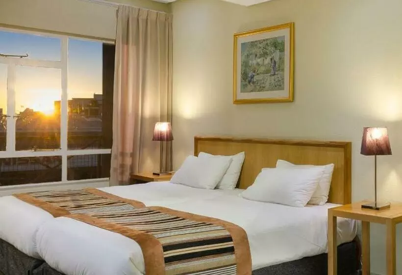 اتاق استاندارد, River City Inn