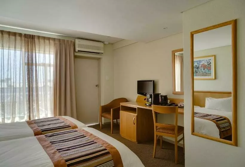 اتاق استاندارد, River City Inn