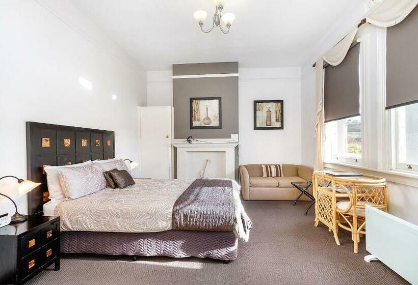 Номер Deluxe Вид на Море, The Madsen Boutique