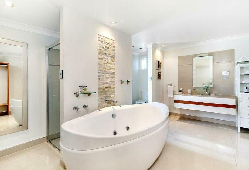 Люкс Deluxe Кровать Кинг, The Madsen Boutique