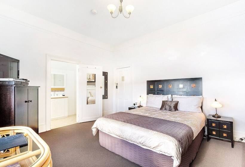 Номер Deluxe, The Madsen Boutique