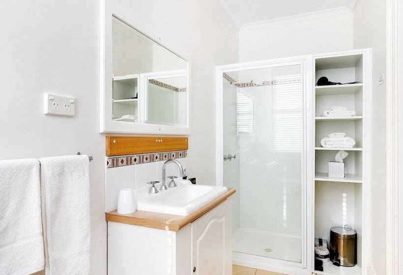 Номер Deluxe, The Madsen Boutique