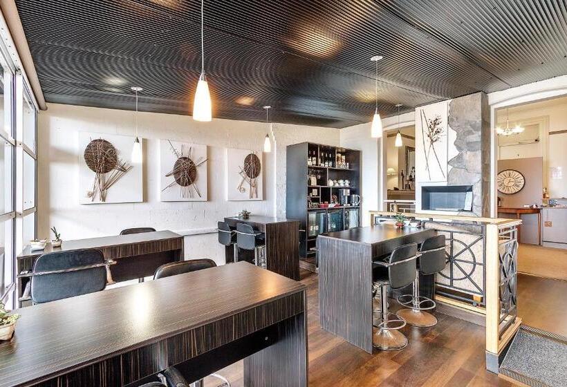 Номер Deluxe, The Madsen Boutique