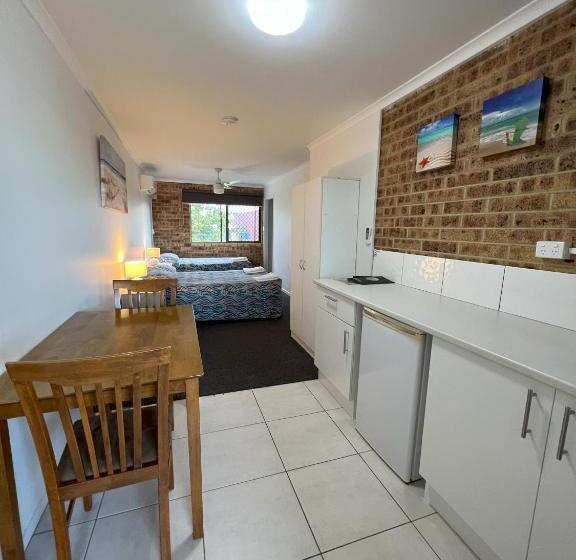 Номер Стандарт Индивидуальный Кровать Куин, Golden Beach Motor Inn, Caloundra