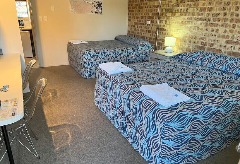 Семейный Номер, Golden Beach Motor Inn, Caloundra