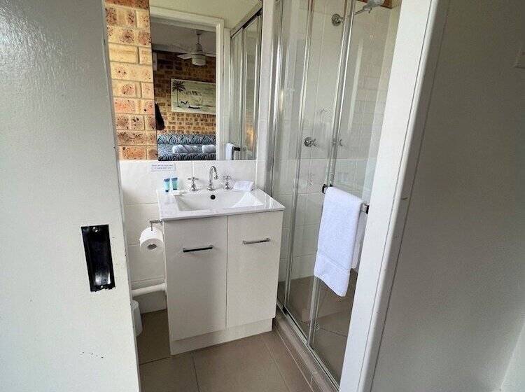 Апартаменты 1 Спальня, Golden Beach Motor Inn, Caloundra