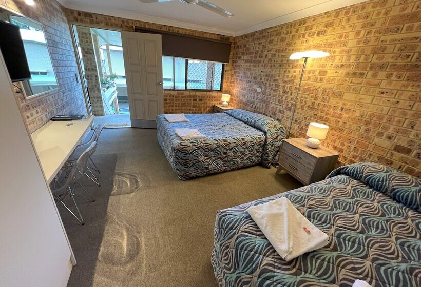 Семейный Номер, Golden Beach Motor Inn, Caloundra