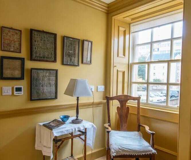 خانه 3 خوابه, The Pavilion At Lamb S House