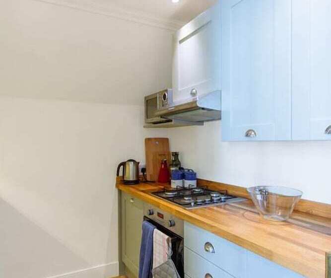 خانه 3 خوابه, The Pavilion At Lamb S House