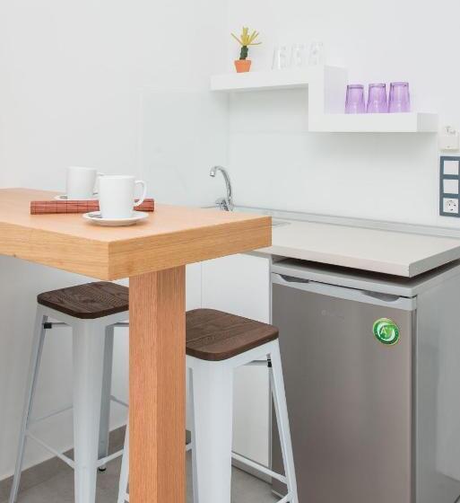 سوئیت با چشمانداز دریا و هیدروماساژ, Akti Belvedere Color & Essence