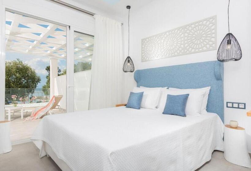 سوئیت با چشمانداز دریا و هیدروماساژ, Akti Belvedere Color & Essence