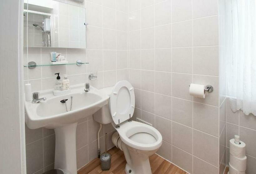 جناح, Rosaire Guest House