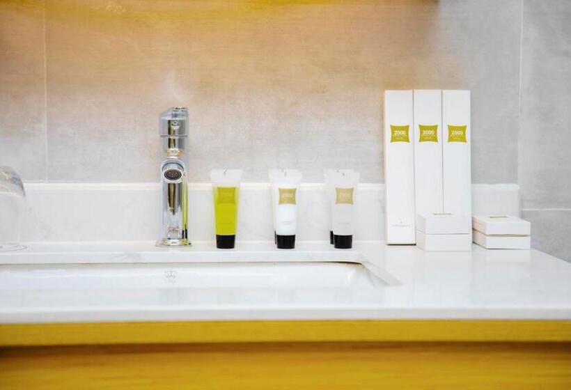 اتاق سوپریور, 2000 Hotel Downtown Kigali