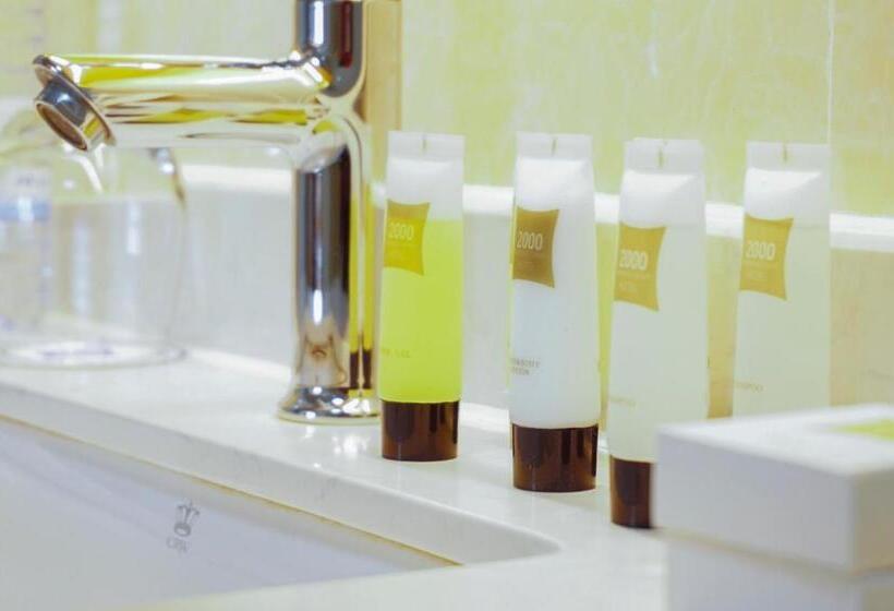 سوییت اجرایی, 2000 Hotel Downtown Kigali