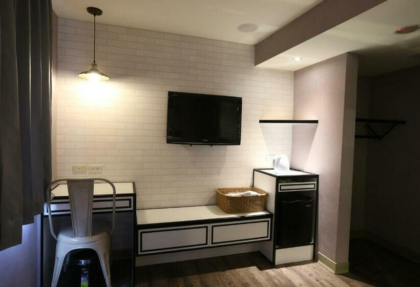 اتاق کلاسیک, Central