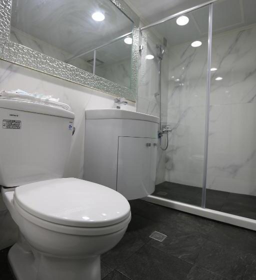 اتاق کلاسیک, Central