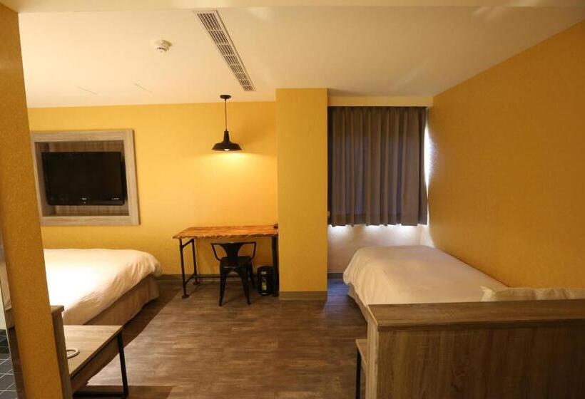 اتاق راحتی سه تخته, Central