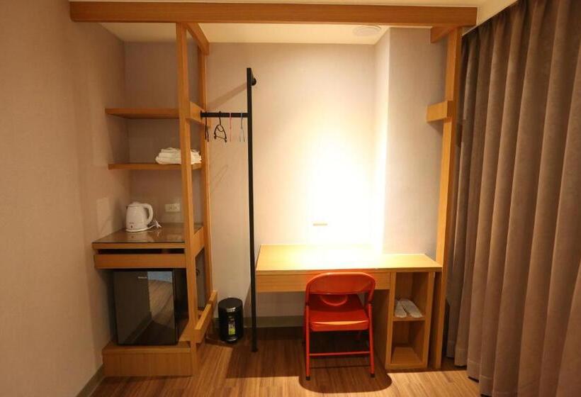 اتاق راحتی سه تخته, Central