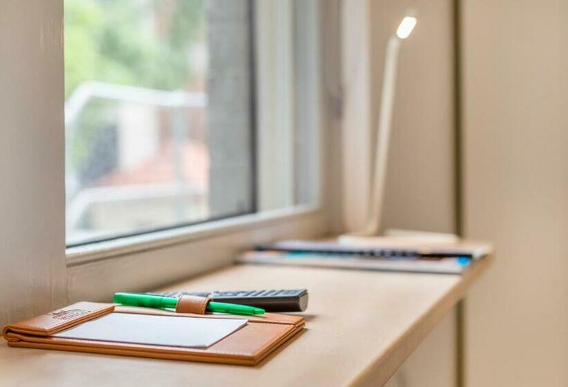 اتاق اکونومی یک تخته, Dalziel Lodge