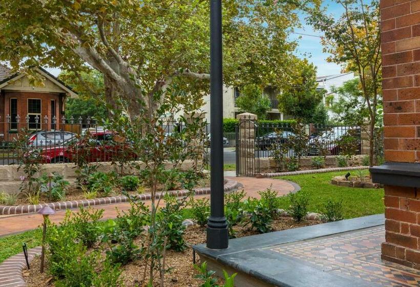 اتاق اکونومی یک تخته, Dalziel Lodge