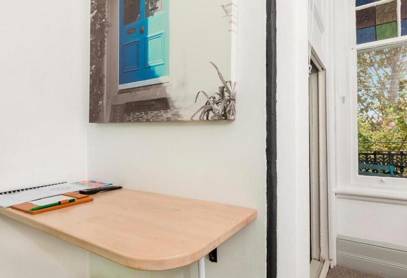 اتاق استاندارد با سرویس بهداشتی مشترک, Dalziel Lodge