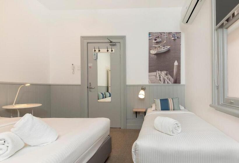 اتاق استاندارد سه تخته با سرویس بهداشتی مشترک, Dalziel Lodge