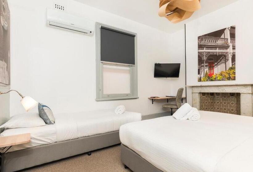 اتاق استاندارد سه تخته با سرویس بهداشتی مشترک, Dalziel Lodge