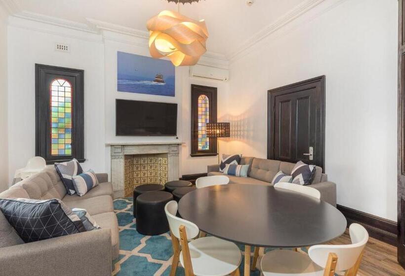 استودیو استاندارد با چشمانداز باغ, Dalziel Lodge