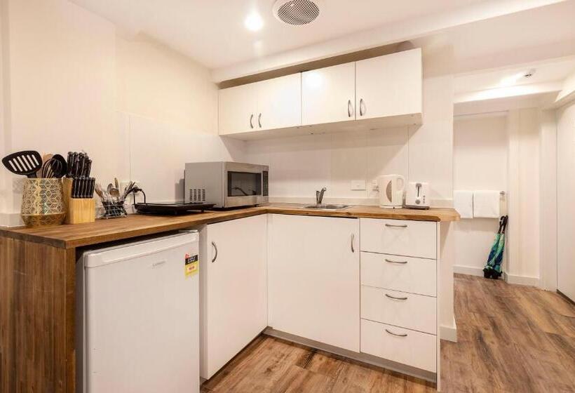 استودیو استاندارد با چشمانداز باغ, Dalziel Lodge