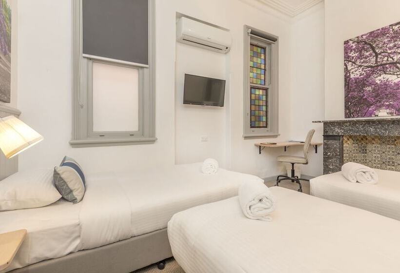 اتاق استاندارد سه تخته با سرویس بهداشتی مشترک, Dalziel Lodge