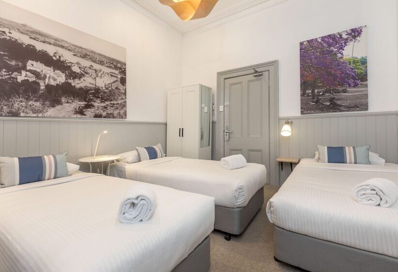 اتاق استاندارد سه تخته با سرویس بهداشتی مشترک, Dalziel Lodge